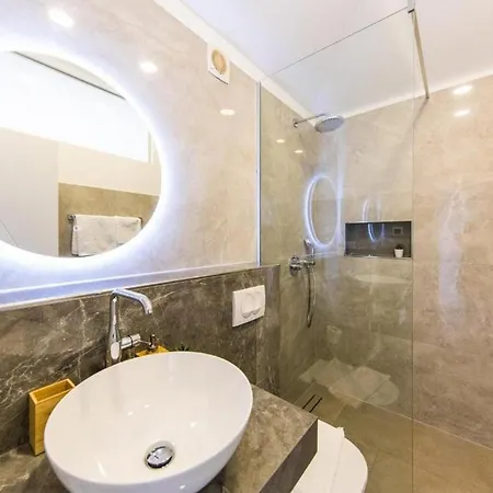 Villa Elegant Sea-view With Pool Mlini