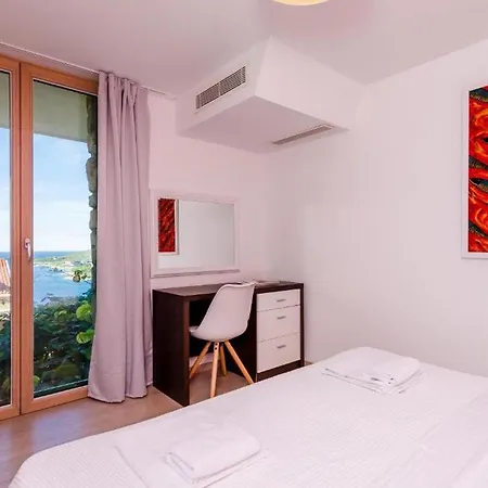 Elegant Sea-view With Pool