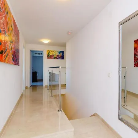 Elegant Sea-view With Pool Villa Mlini