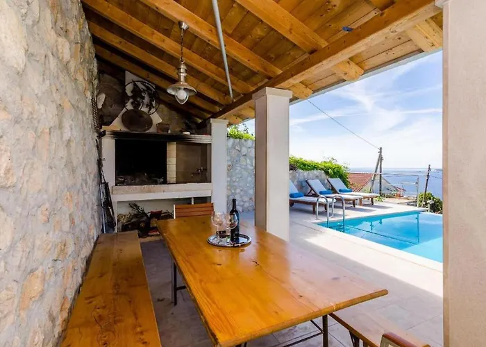 Elegant Sea-view With Pool