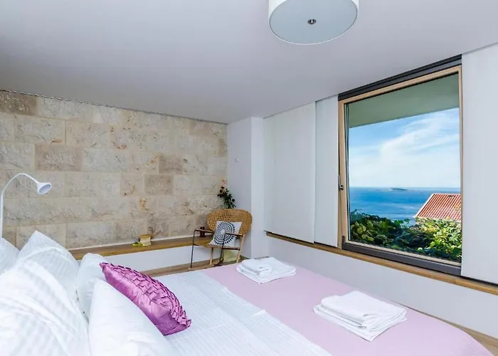 Elegant Sea-view With Pool Villa Mlini