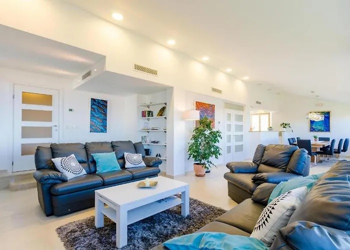 Elegant Sea-view With Pool Villa